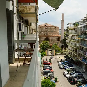 An For 2-4 Friends. , Salonic Grecia